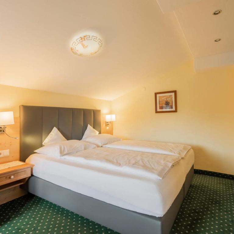 Hotel Schönegg - Deluxe Doppelzimmer mit Balkon - 12