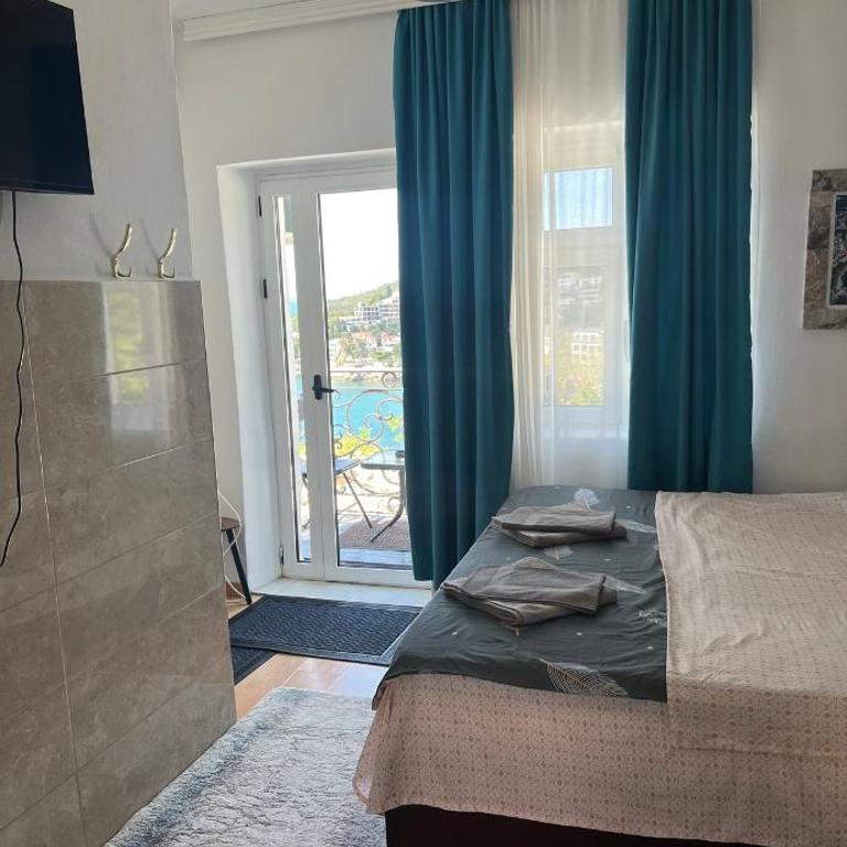 Guesthouse Maritimo - Studio with Sea View - 1