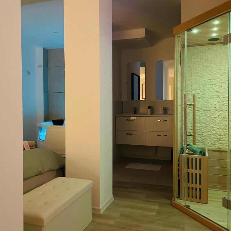 Suite Émeraude - Romance avec Spa Privé - 402 - One-Bedroom Apartment - 28