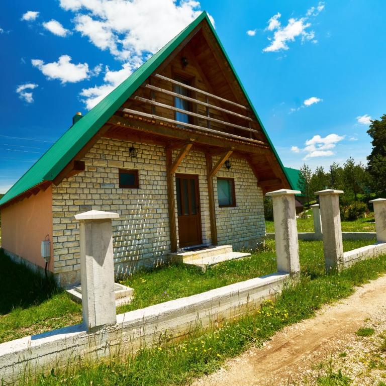 Mountain Fairytale - Three-Bedroom House - 1