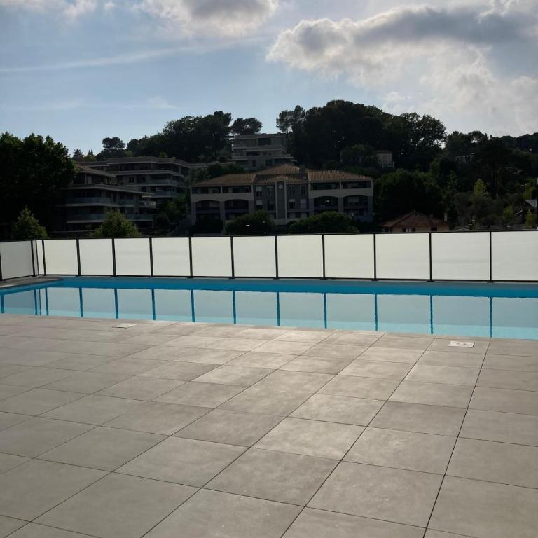 Apartment with Pool & Large Terrace - Appartement 2 Chambres - 32