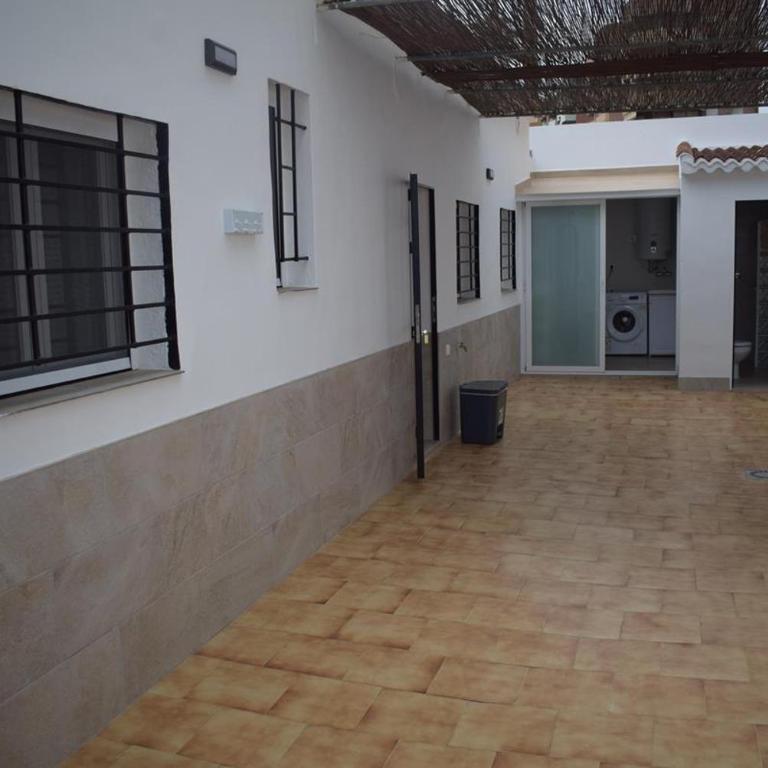 Casa unifamiliar a 10 pasos de la arena con parking - Casa - 48