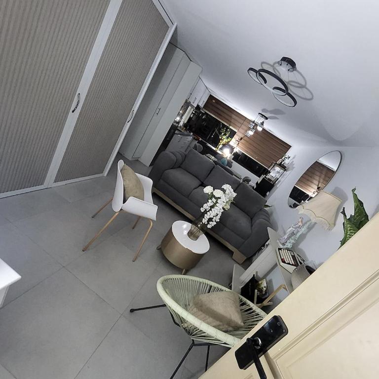 RociMar Modern Executive Suite - City Escape - Two-Bedroom Apartment - 5