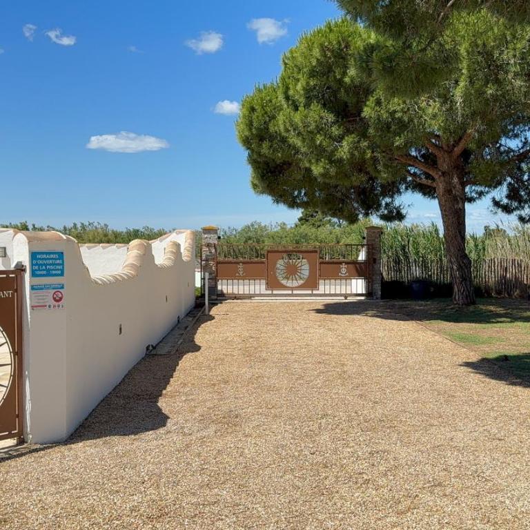 Domaine du Soleil Couchant - Three-Bedroom House - 20
