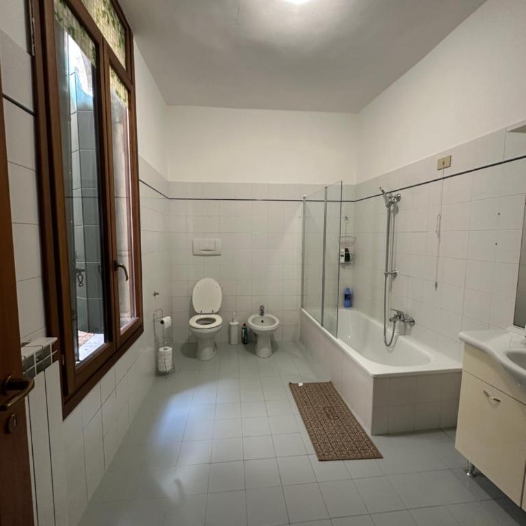 Golden Venezia Guest Rooms - Camera Matrimoniale con Bagno in Comune - 5