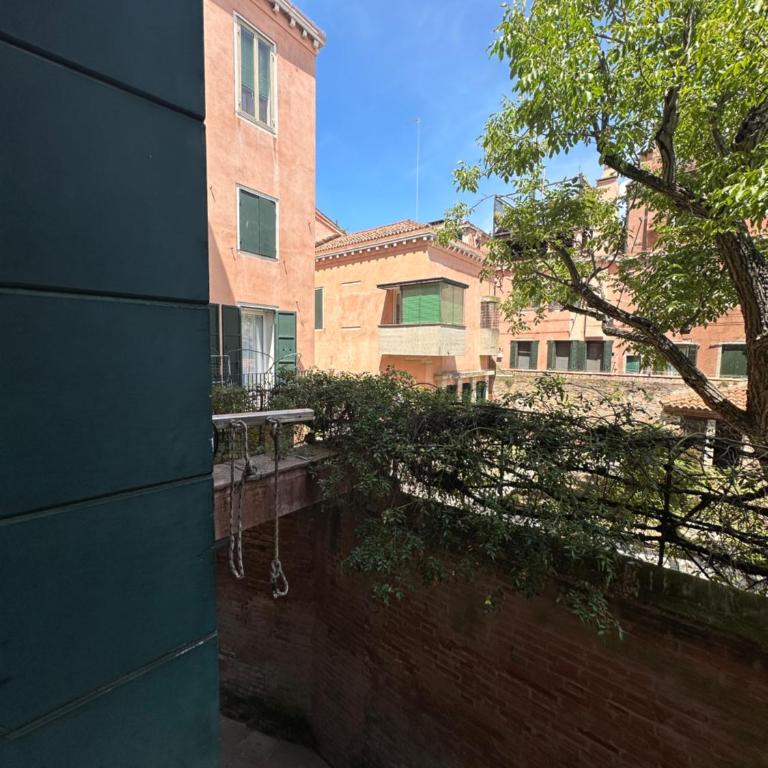 Golden Venezia Guest Rooms - Camera Matrimoniale con Bagno in Comune - 11