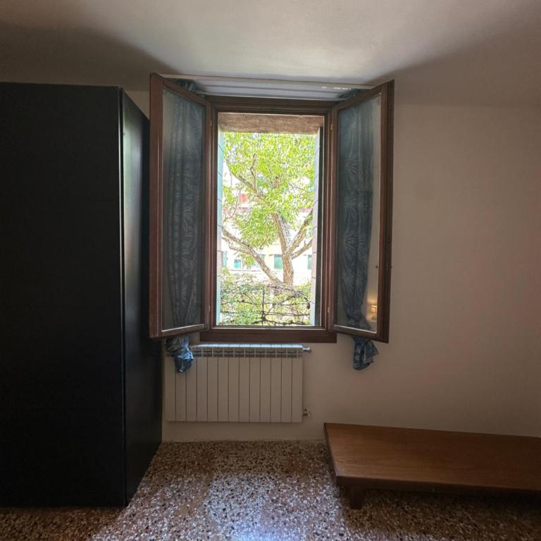 Golden Venezia Guest Rooms - Camera Matrimoniale con Bagno in Comune - 12