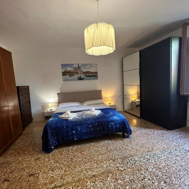 Golden Venezia Guest Rooms - Camera Matrimoniale con Bagno in Comune - 13