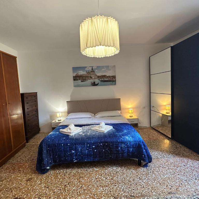 Golden Venezia Guest Rooms - Camera Matrimoniale con Bagno in Comune - 20