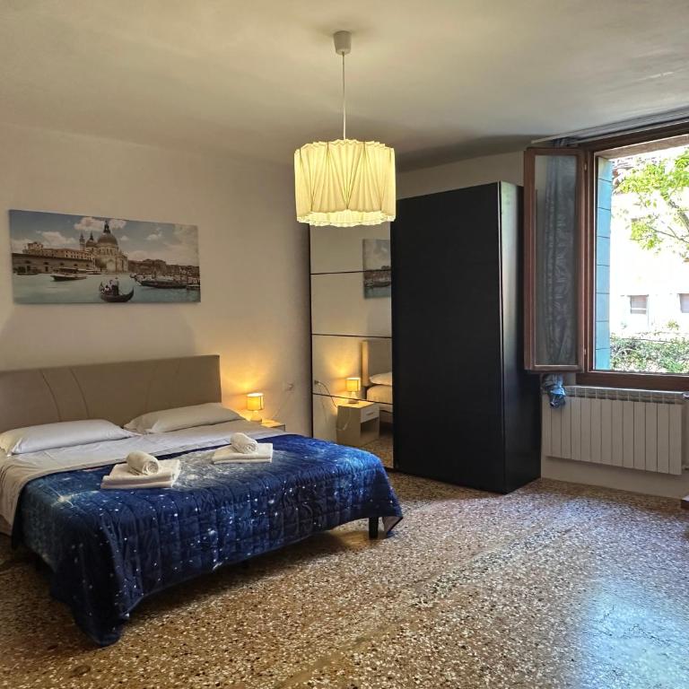 Golden Venezia Guest Rooms - Camera Matrimoniale con Bagno in Comune - 25