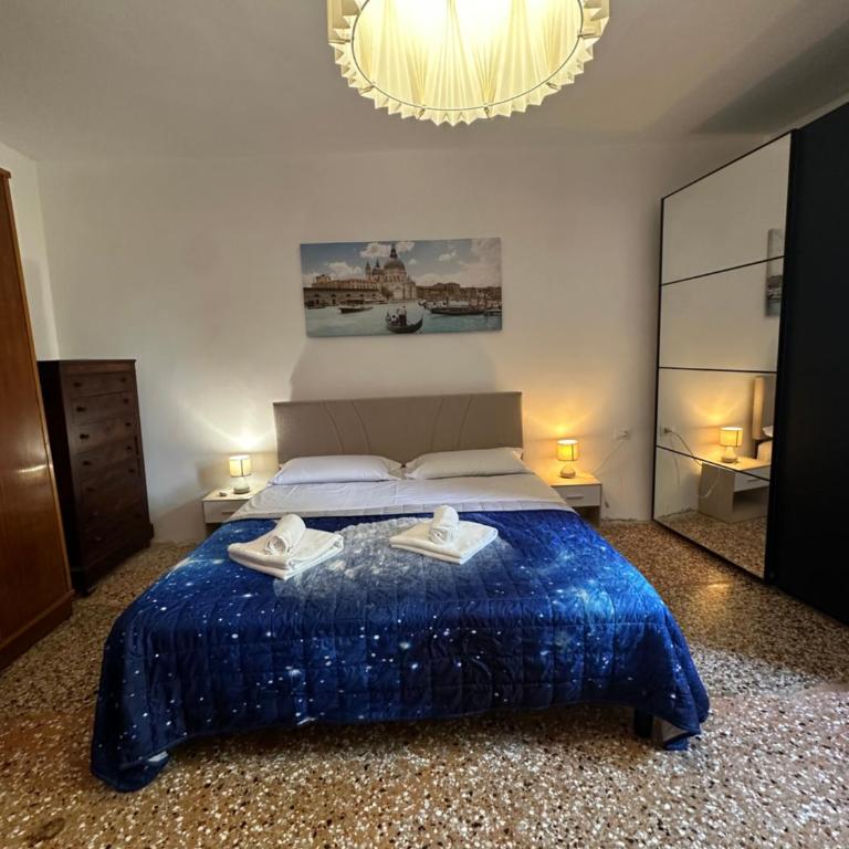 Golden Venezia Guest Rooms - Camera Matrimoniale con Bagno in Comune - 26