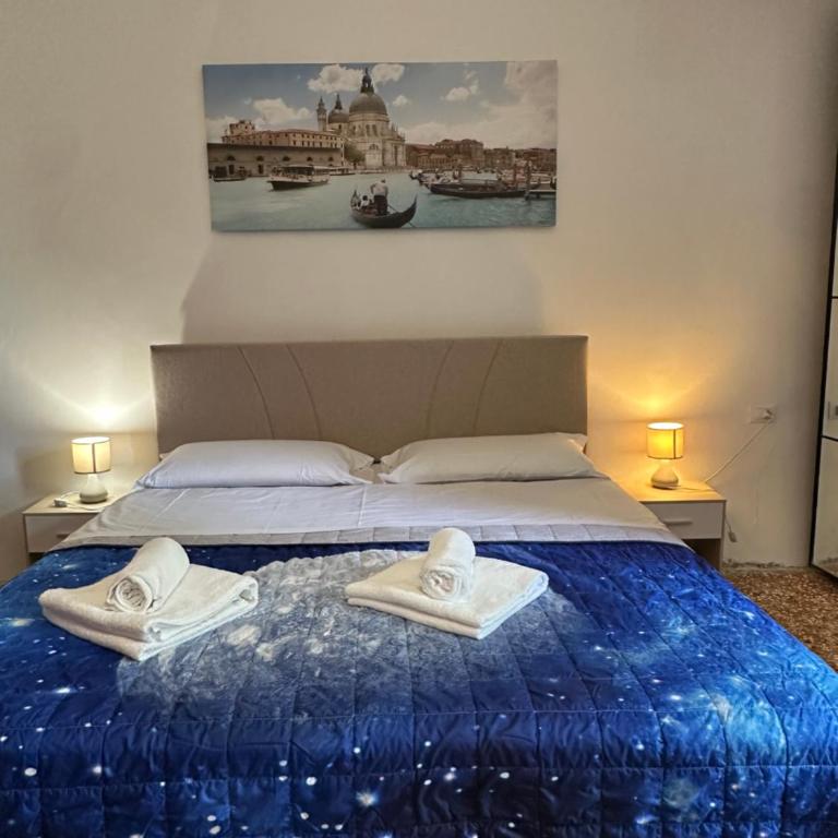 Golden Venezia Guest Rooms - Camera Matrimoniale con Bagno in Comune - 27