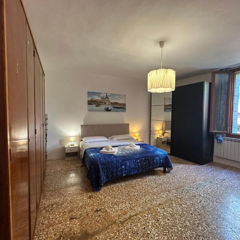 Golden Venezia Guest Rooms - Camera Matrimoniale con Bagno in Comune - 29