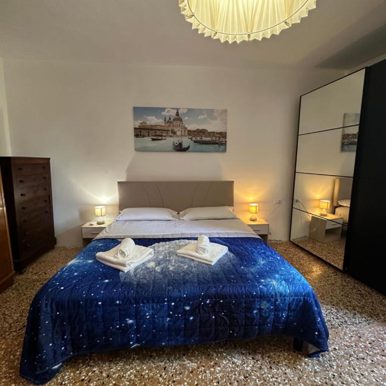 Golden Venezia Guest Rooms - Camera Matrimoniale con Bagno in Comune - 31