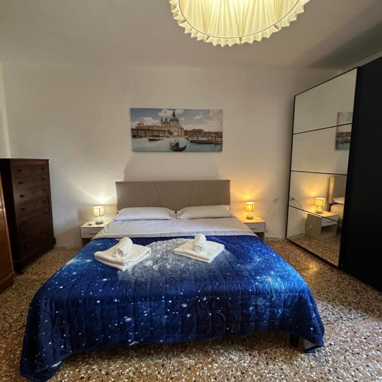 Golden Venezia Guest Rooms - Camera Matrimoniale con Bagno in Comune - 32