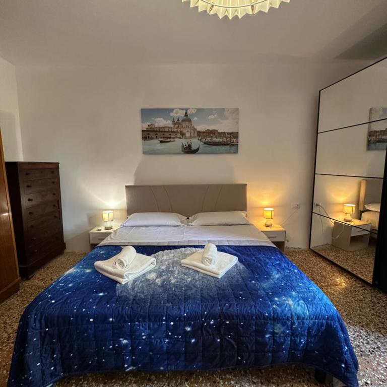 Golden Venezia Guest Rooms - Camera Matrimoniale con Bagno in Comune - 33