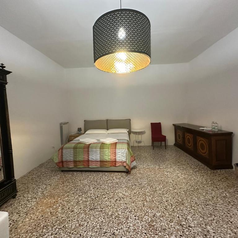 Golden Venezia Guest Rooms - Camera Tripla con Bagno in Comune - 16