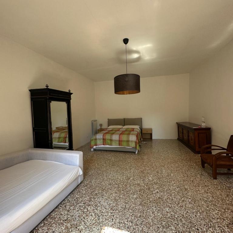 Golden Venezia Guest Rooms - Camera Tripla con Bagno in Comune - 15