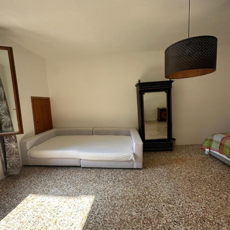 Golden Venezia Guest Rooms - Camera Tripla con Bagno in Comune - 18