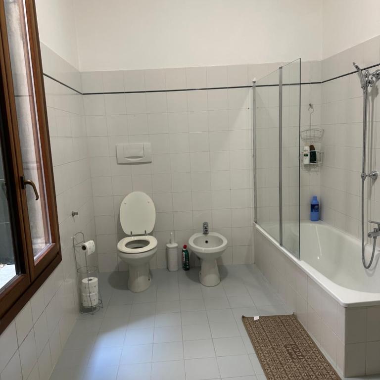Golden Venezia Guest Rooms - Camera Matrimoniale con Bagno in Comune - 36