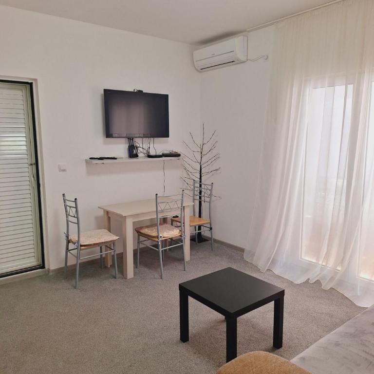 Two-bedroom apartment in the center of Budva - Apartman sa 2 Spavaće Sobe - 1