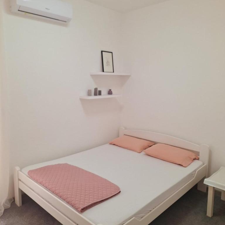 Two-bedroom apartment in the center of Budva - Apartman sa 2 Spavaće Sobe - 9