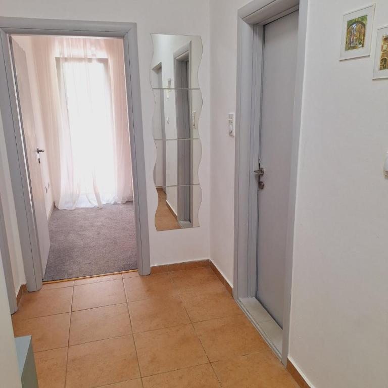 Two-bedroom apartment in the center of Budva - Apartman sa 2 Spavaće Sobe - 10