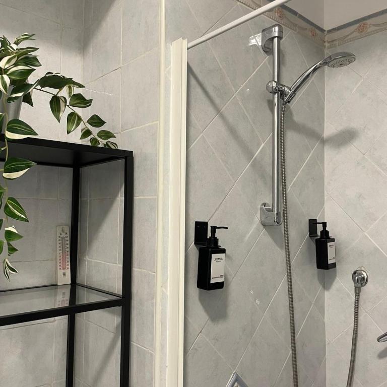 Sansa House Comfortable and within walking distance of the center - Two-Bedroom Apartment - 5