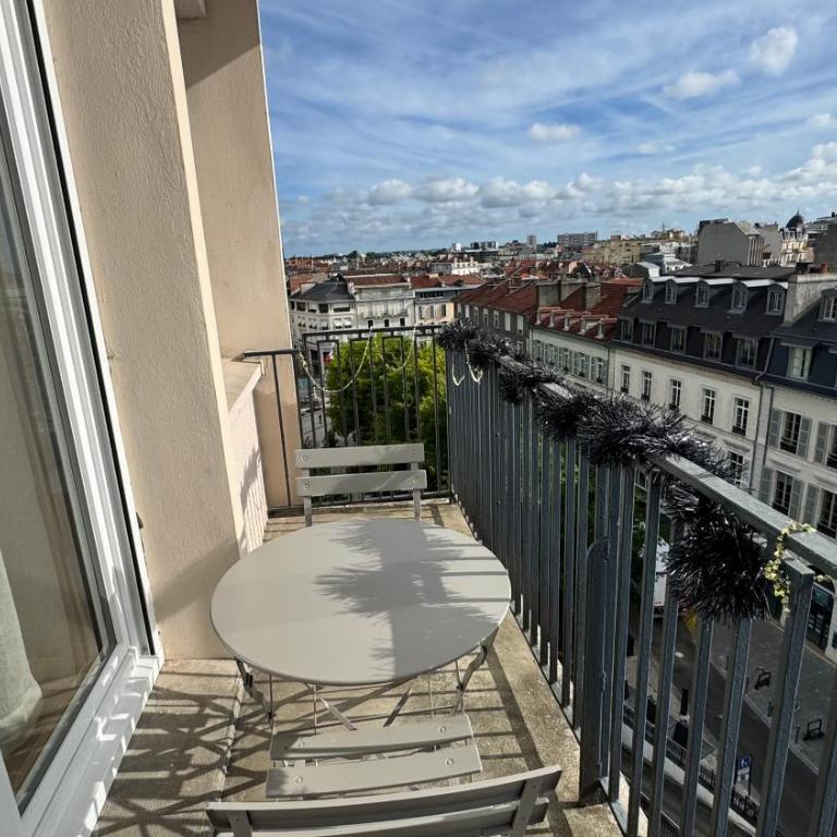 Appartements 4 Personnes - Pau Hyper Centre - Clemenceau - Appartement 1 Chambre avec Balcon et Vue sur la Ville - 3