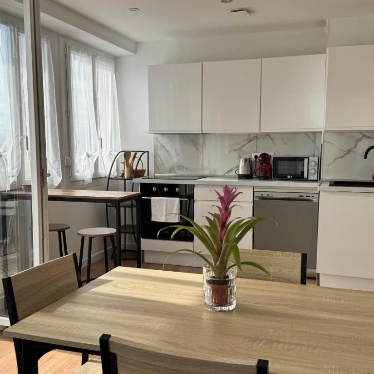 Appartements 4 Personnes - Pau Hyper Centre - Clemenceau - Appartement 1 Chambre avec Balcon et Vue sur la Ville - 1