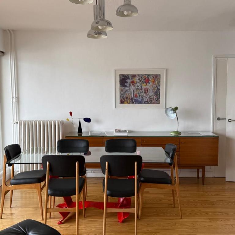 Appartement au design rétro avec ascenseur, balcon et vue panoramique - Apartment mit 2 Schlafzimmern - 2