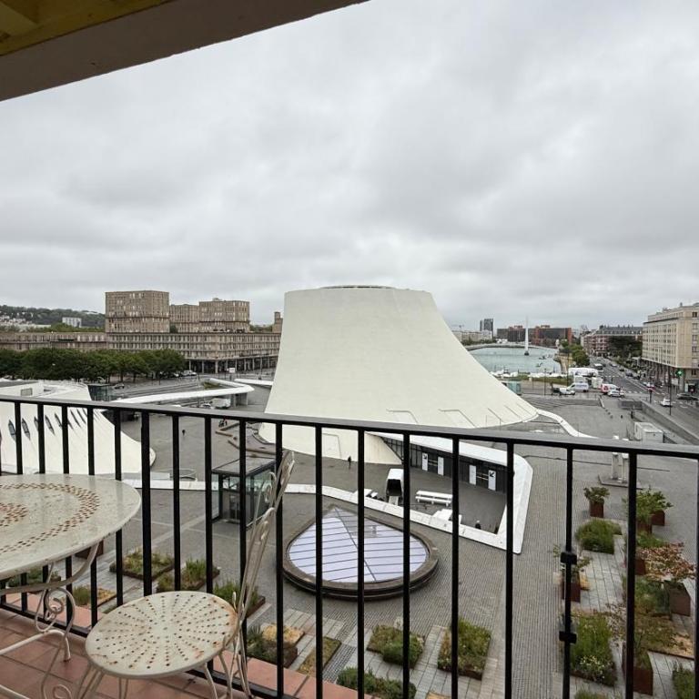 Appartement au design rétro avec ascenseur, balcon et vue panoramique - Apartment mit 2 Schlafzimmern - 11