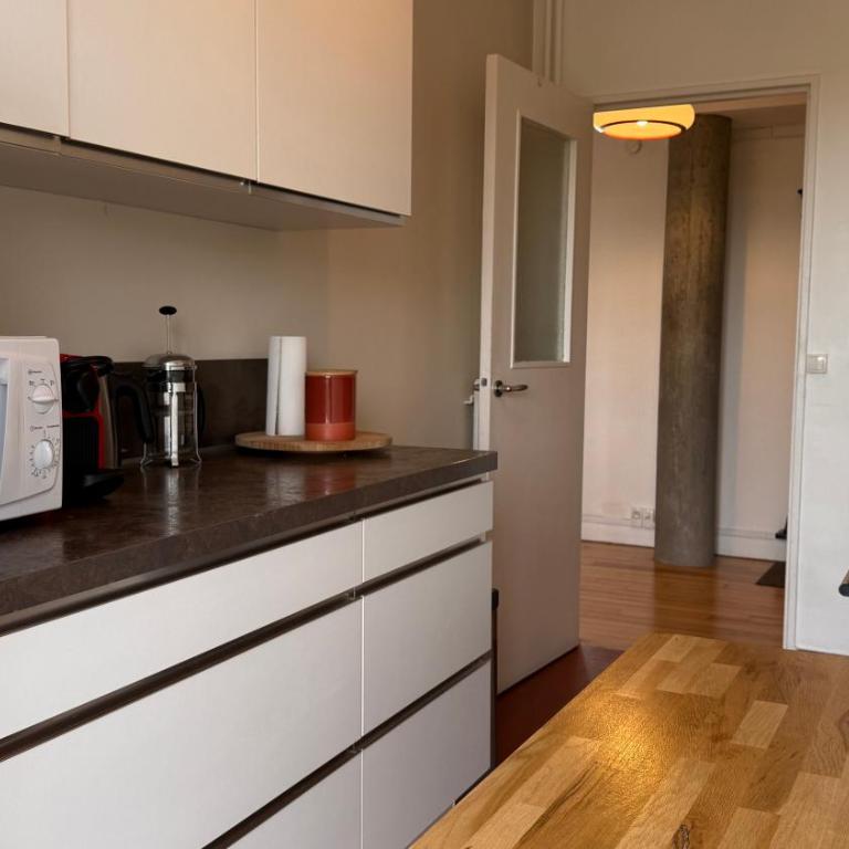 Appartement au design rétro avec ascenseur, balcon et vue panoramique - Apartment mit 2 Schlafzimmern - 16