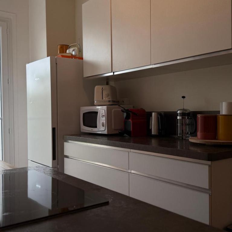 Appartement au design rétro avec ascenseur, balcon et vue panoramique - Apartment mit 2 Schlafzimmern - 13