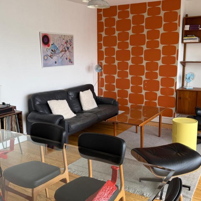 Appartement au design rétro avec ascenseur, balcon et vue panoramique - Apartment mit 2 Schlafzimmern - 24