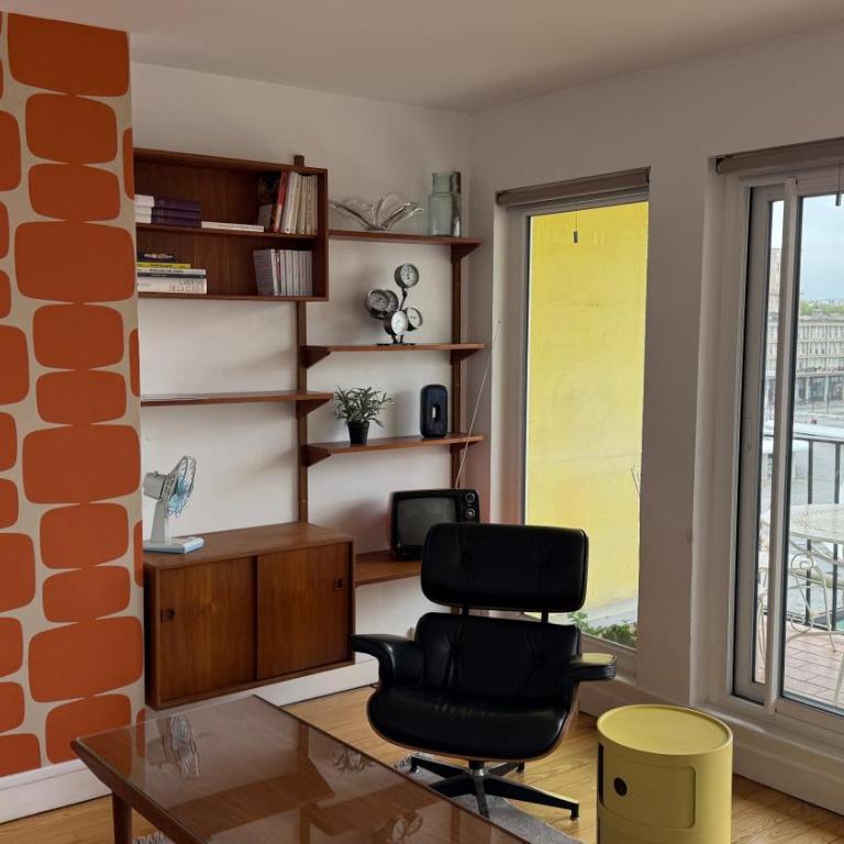 Appartement au design rétro avec ascenseur, balcon et vue panoramique - Apartment mit 2 Schlafzimmern - 22