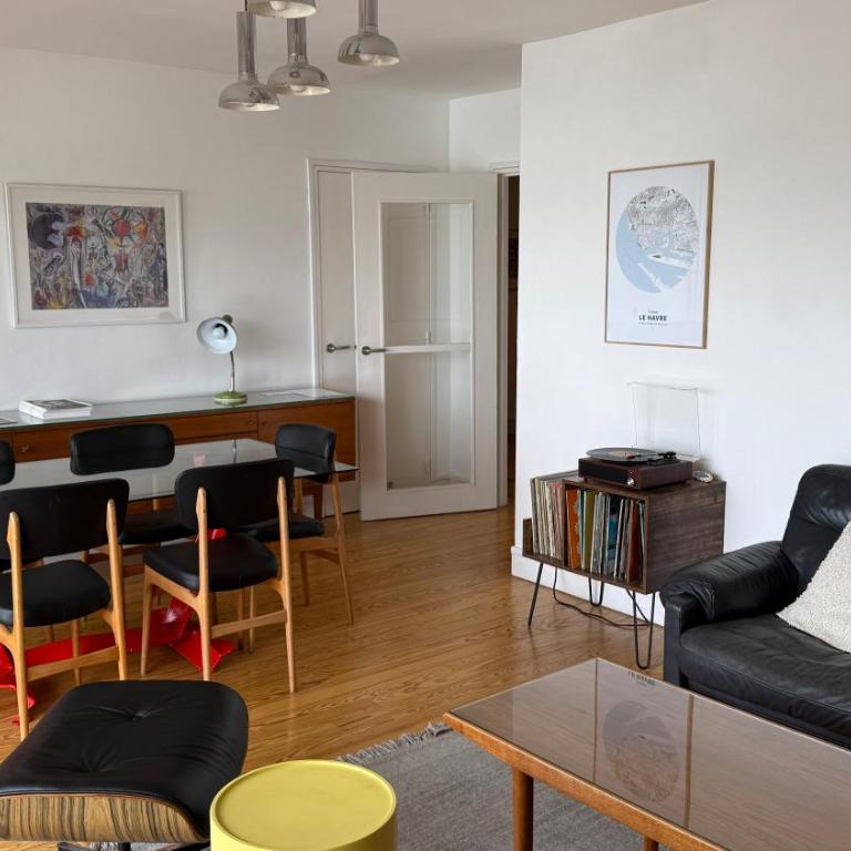 Appartement au design rétro avec ascenseur, balcon et vue panoramique - Apartment mit 2 Schlafzimmern - 26