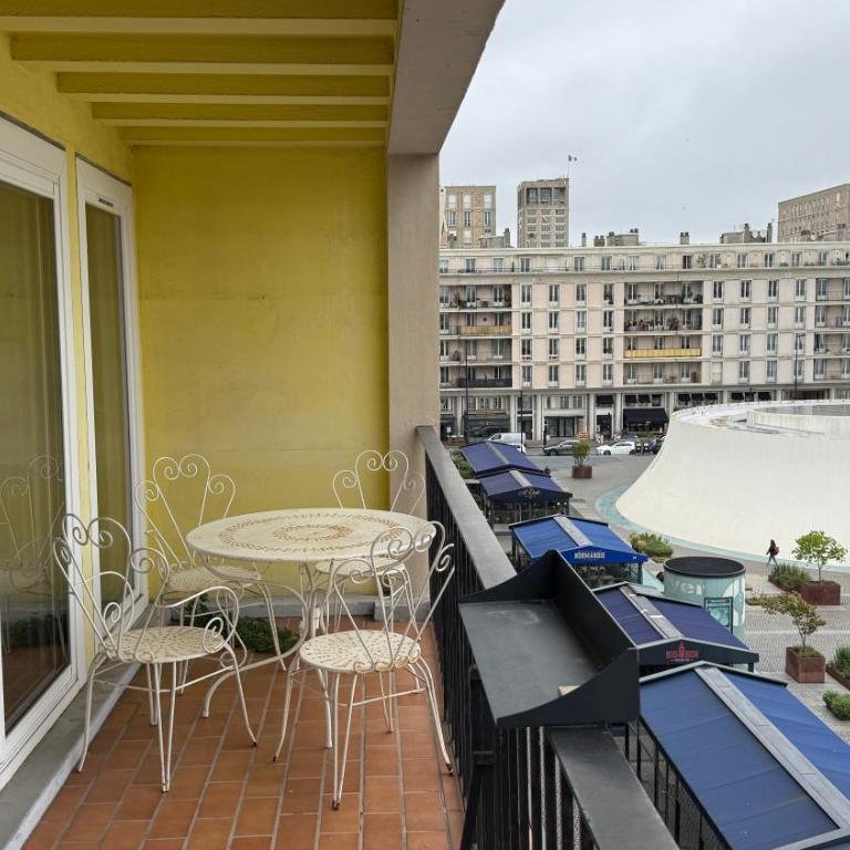 Appartement au design rétro avec ascenseur, balcon et vue panoramique - Apartment mit 2 Schlafzimmern - 33