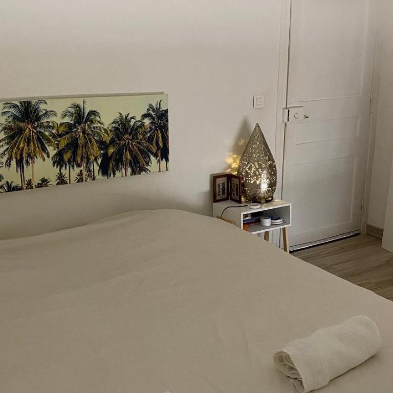 Chambre à 14 min de la plage Promenade des Anglais à pieds - Chambre Lit King-Size - Vue sur Jardin - 1