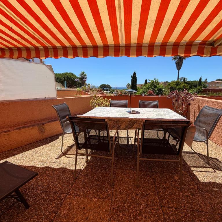 T2 cabine 6 pers terrasse vue mer Plage à - 5 Min - Appartement 2 Chambres - 1