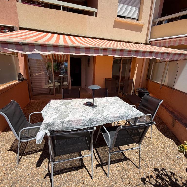 T2 cabine 6 pers terrasse vue mer Plage à - 5 Min - Appartement 2 Chambres - 9