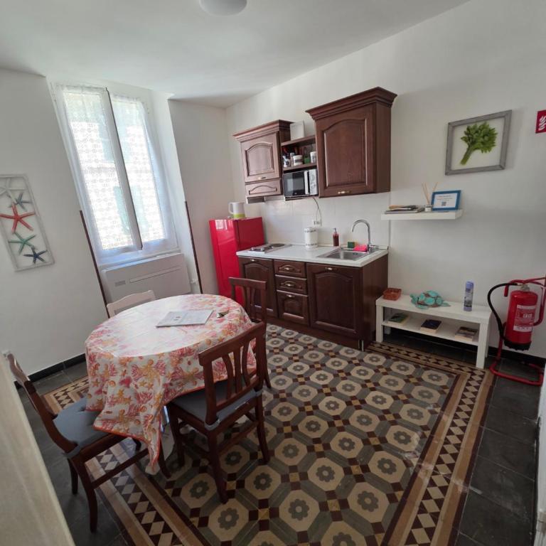 NICHOLISA Apartment - Wifi kitchen and AC - Two-Bedroom Apartment with City View - 6