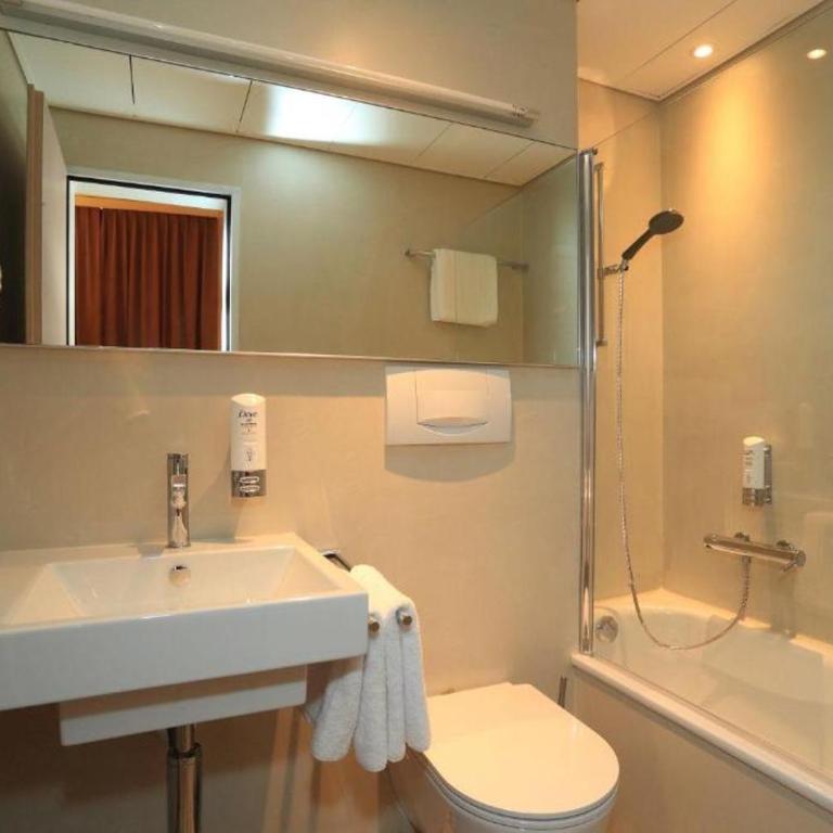 Hotel Elvezia Ascona - Double Exclusive Room with Twin Beds, Terrace, and Lake View - 3