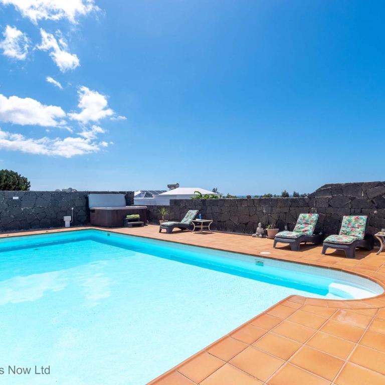 Villa Lobos - Retro Family Villa by Villas Now - Villa - 7