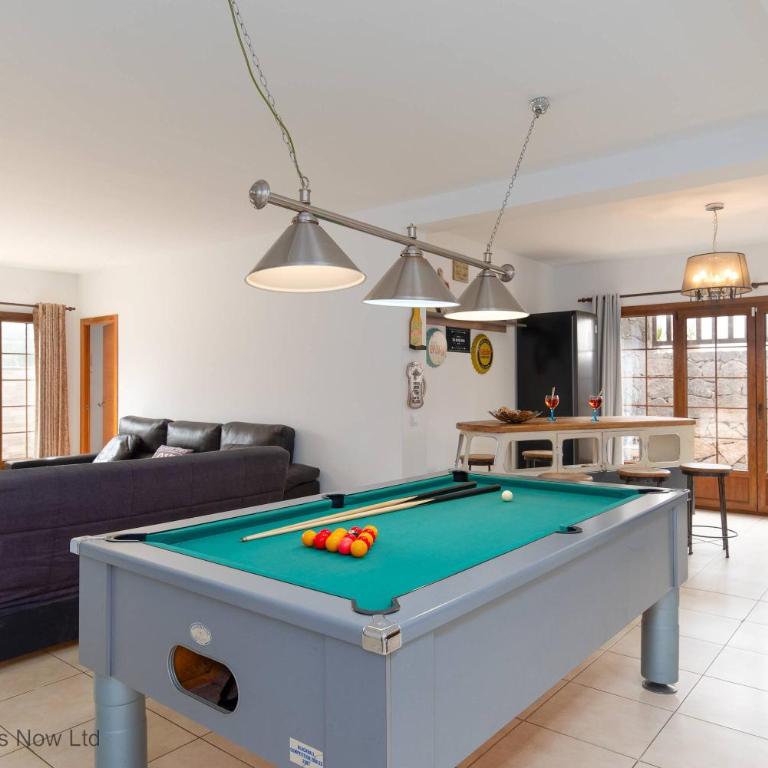 Villa Lobos - Retro Family Villa by Villas Now - Villa - 9