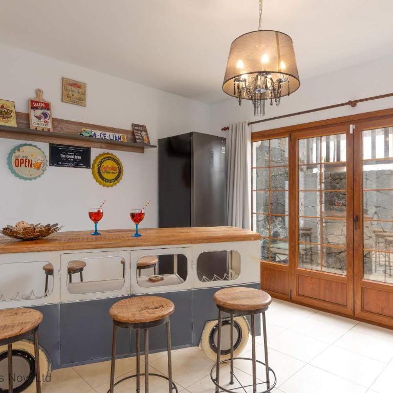 Villa Lobos - Retro Family Villa by Villas Now - Villa - 10