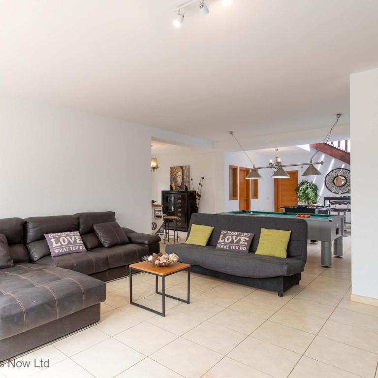 Villa Lobos - Retro Family Villa by Villas Now - Villa - 19
