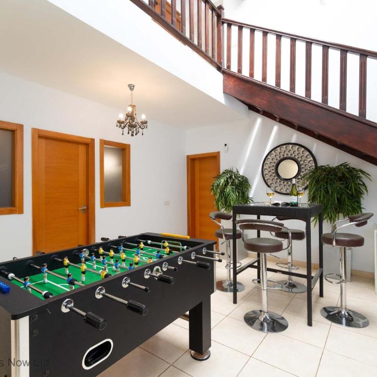Villa Lobos - Retro Family Villa by Villas Now - Villa - 11