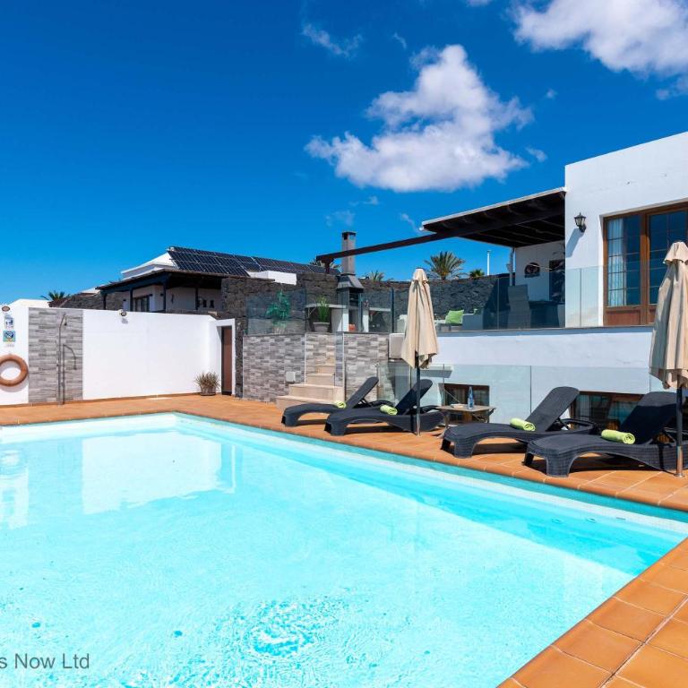 Villa Lobos - Retro Family Villa by Villas Now - Villa - 37