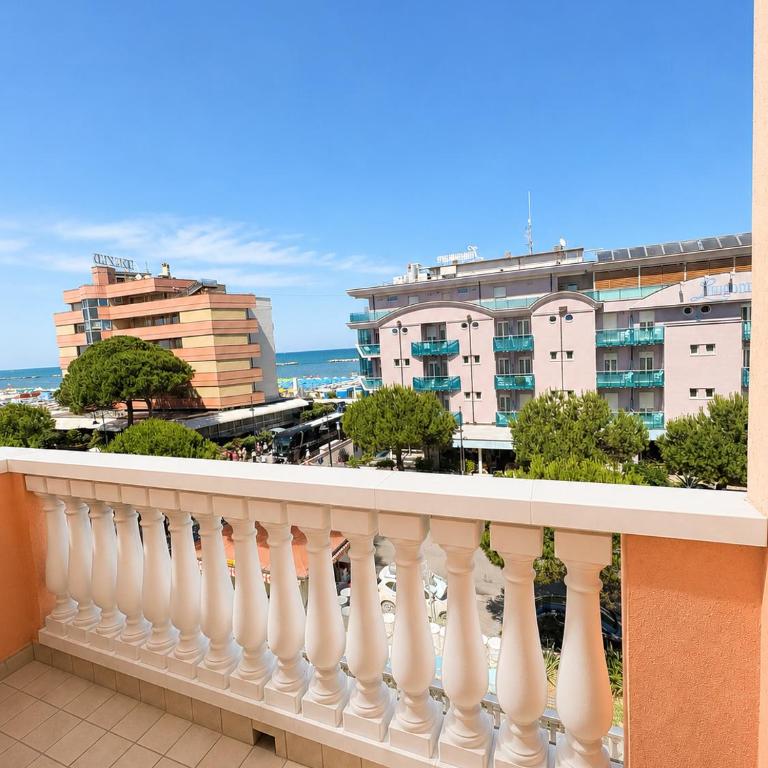 Hotel Fiamma & SPA Cesenatico - Camera Quadrupla con Balcone - 2